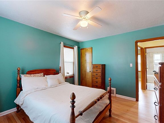 4th image of 6011 Hampstead Ave