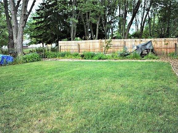 4th image of 11648 Woodview Blvd