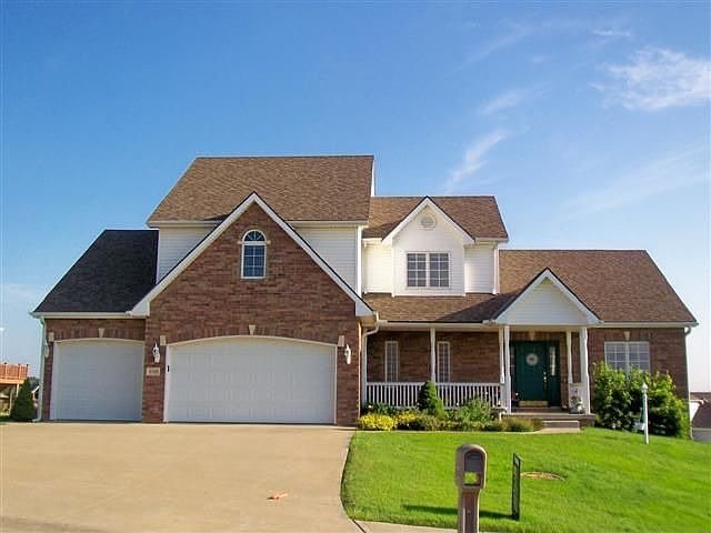 Executive Home in 12 Oaks