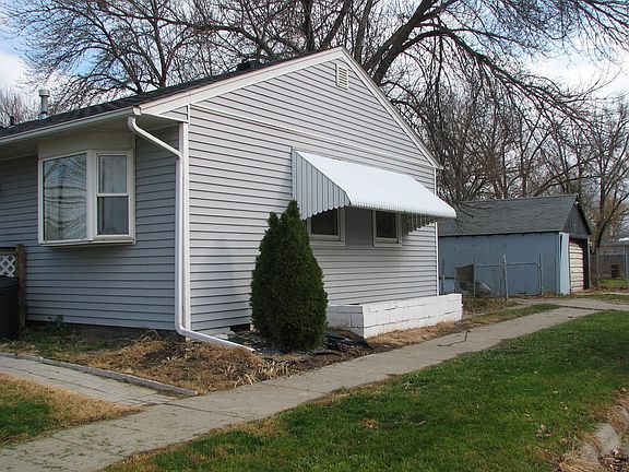 Basement has entrance to outsite