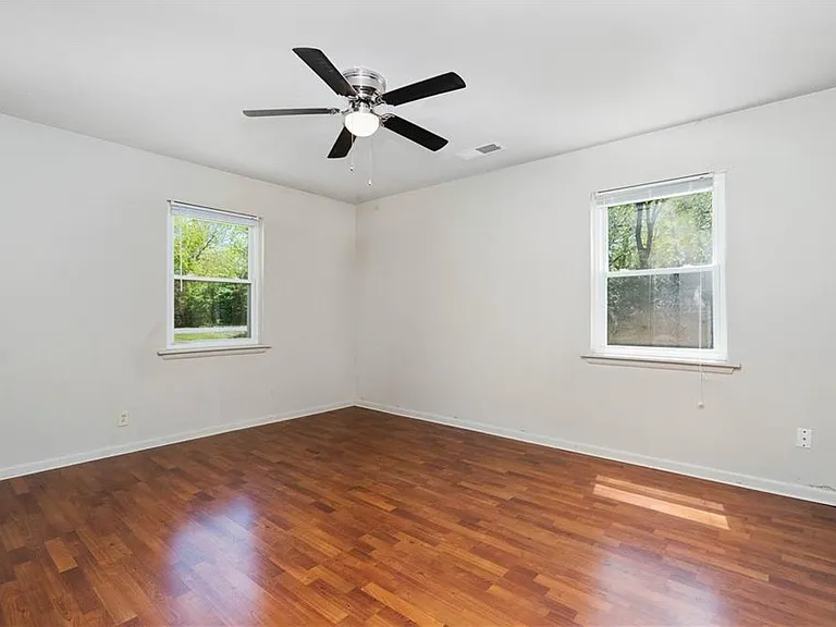 1551 N Stephens Ave — Photo 14