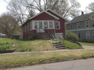 224 W 11th St S, Newton, IA 50208