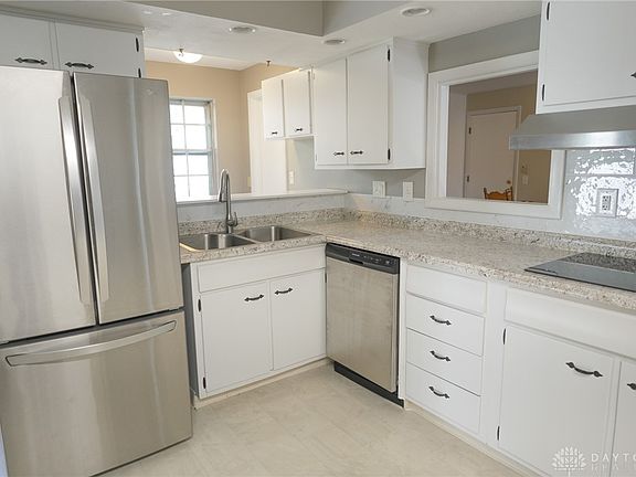 3rd image of 1059 Pepper Hill Dr