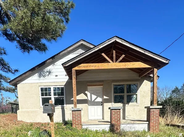 157 Taylor St, Toccoa, GA 30577