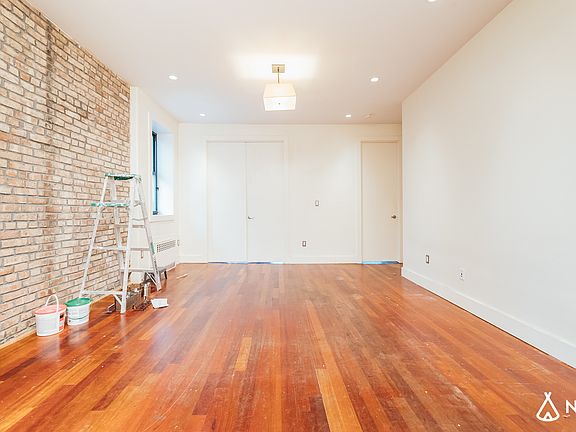 2nd image of 126 Grattan St APT 2L