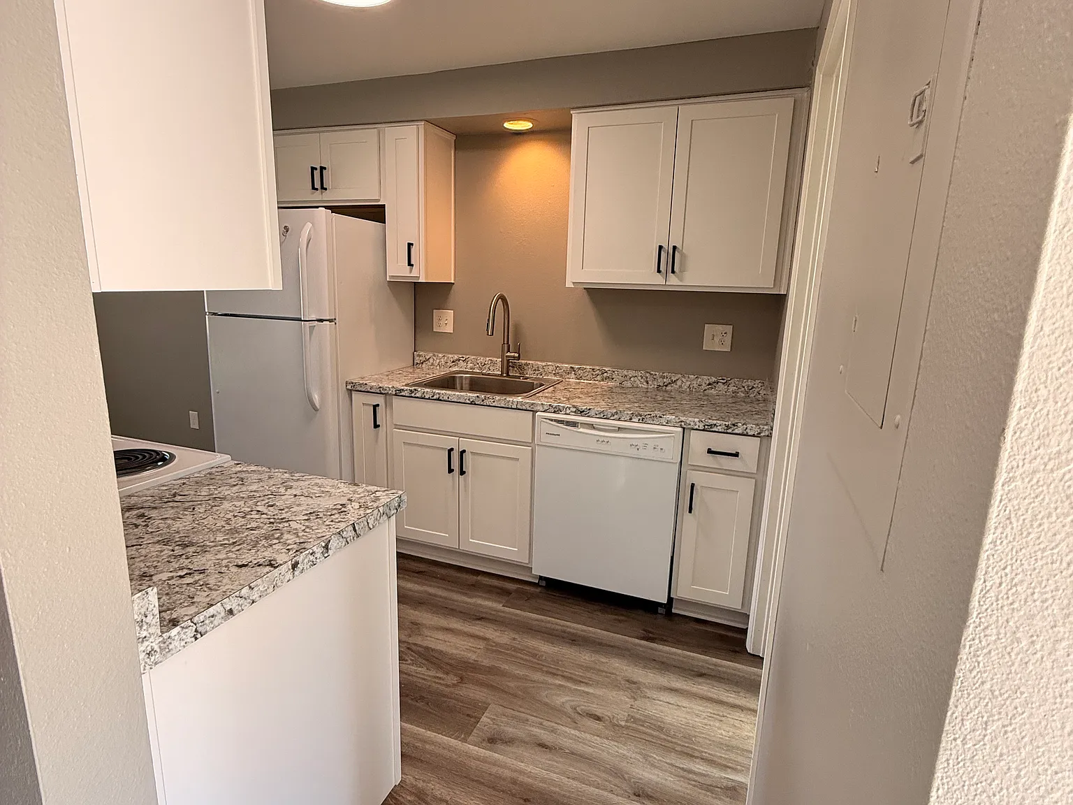 2 bed, 1.5 bath, 1069 sqft, $1,750 — Photo 2