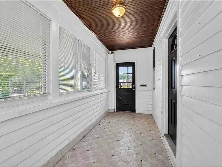 6118 Vermont Ave — Photo 6