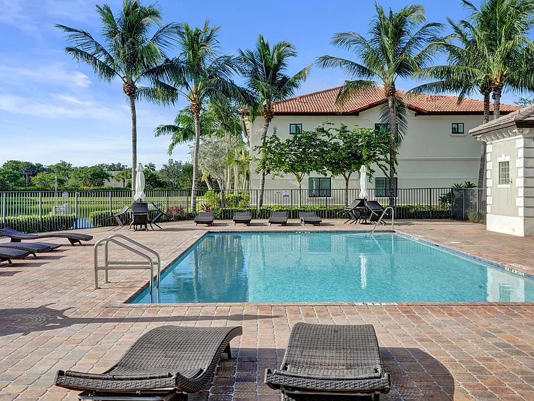 4234 N Dixie Hwy #122 — Photo 33