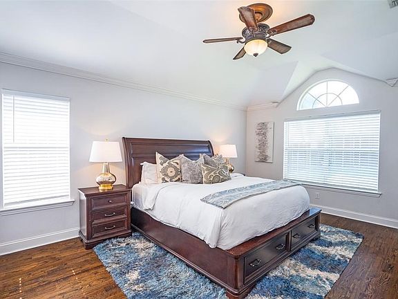 3rd image of 10609 Robincreek Ln