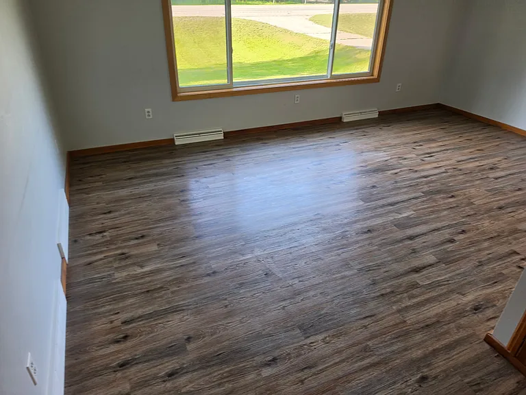 20867 M 32 W — Photo 9