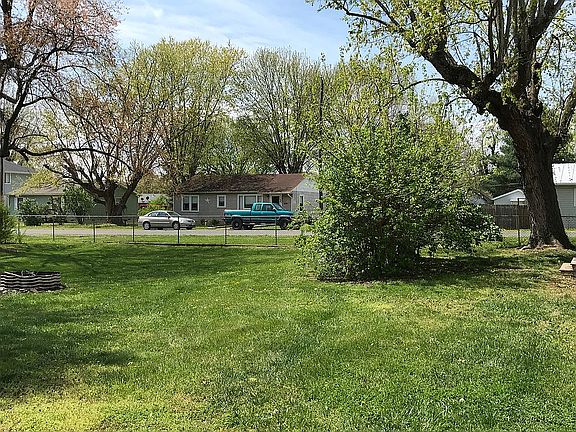 5th image of 504 E 17th St