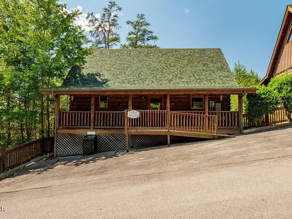 2040 Cougar Crossing Way, Sevierville, TN 37862
