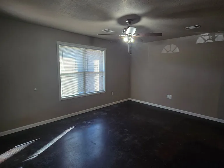 1423 McLain St #9 — Photo 6