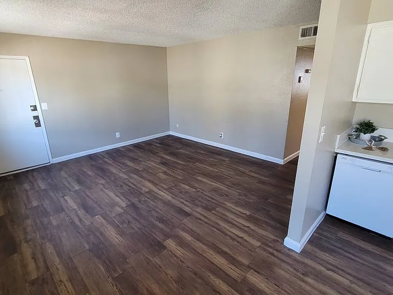 Serramonte Park Apts — Photo 11