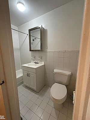 4th image of 463 17th St #7