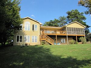 2nd image of 121 Windward Dr