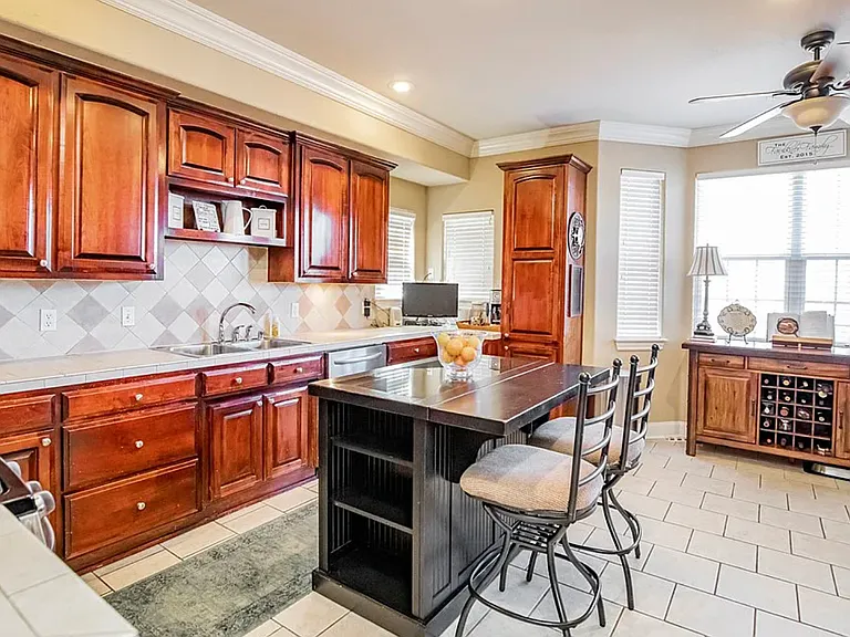 3089 N Dorchester Dr — Photo 9