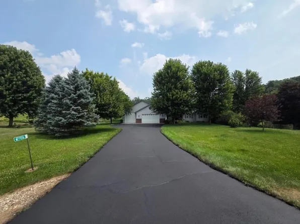 W7918 Payton Dr, Pardeeville, WI 53954