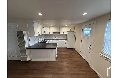 20 Lone Pine Ave Photo 1