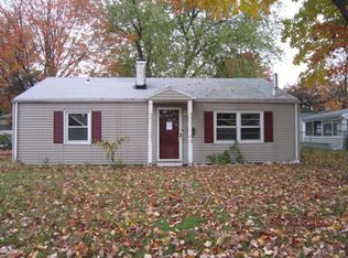 60 Pembroke Cir, Springfield, MA 01104