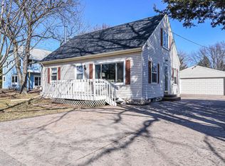 2434 N 2nd Ln, Oconomowoc, WI 53066