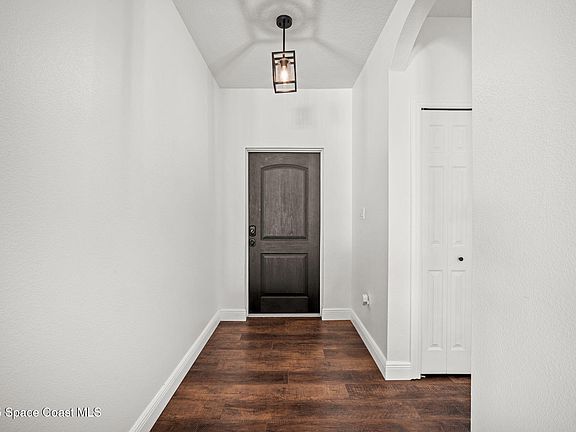 5th image of 620 Loxley Ct