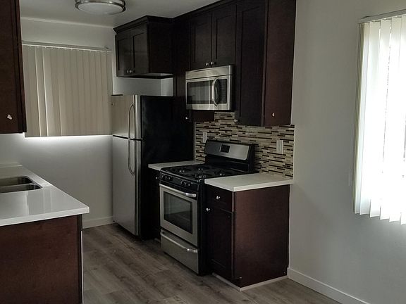 5th image of 13449 Moorpark St APT D