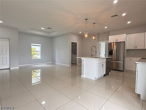5th image of 364 Progress Ave