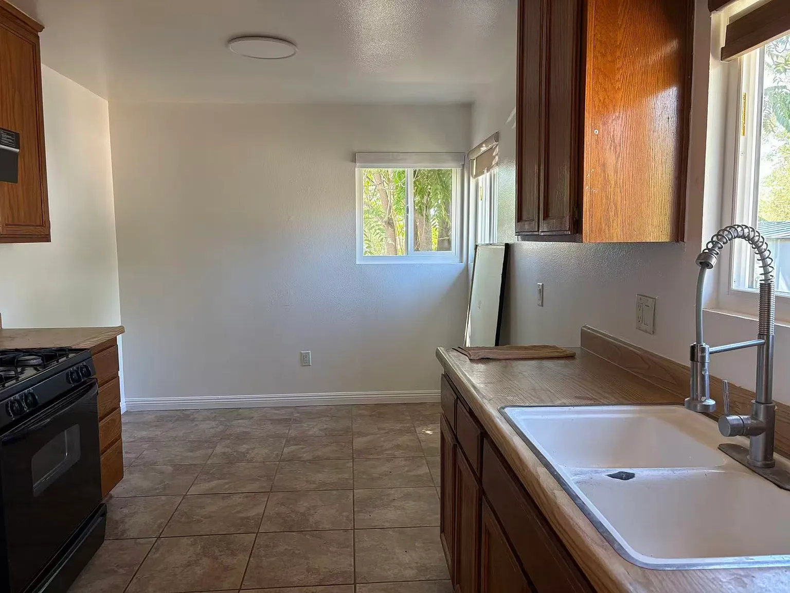 2 bed, 760 sqft, $1,600 — Photo 3