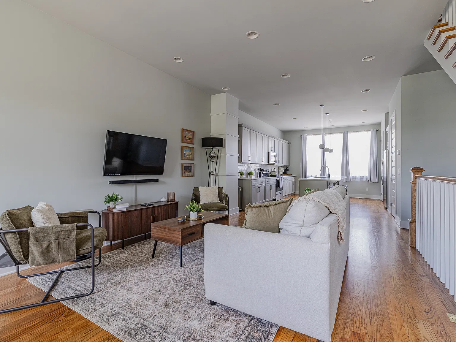 2 bed, 1601 sqft, $2,500 — Photo 3