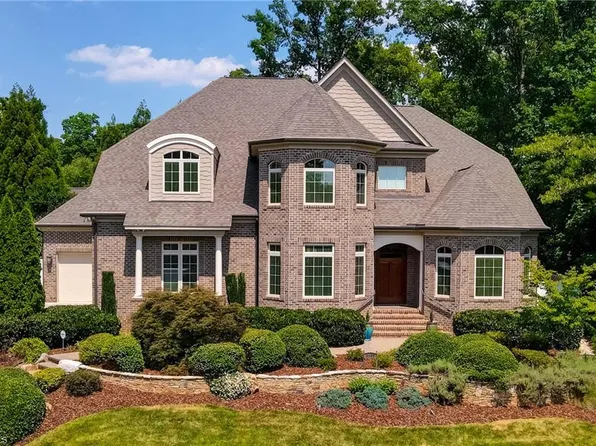 3102 Wynnewood Dr, Greensboro, NC 27408