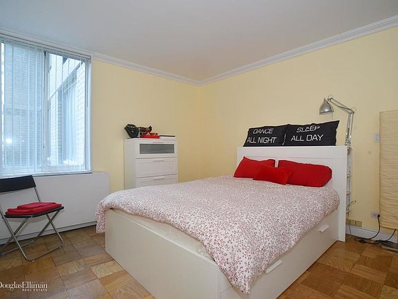4th image of 220 E 65th St APT 6J