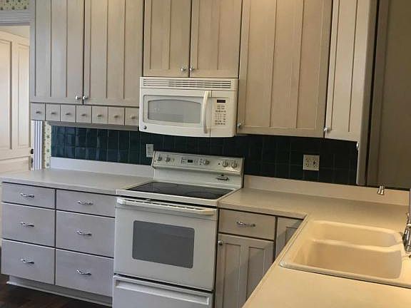 4th image of 217 Capital Ave NE #2