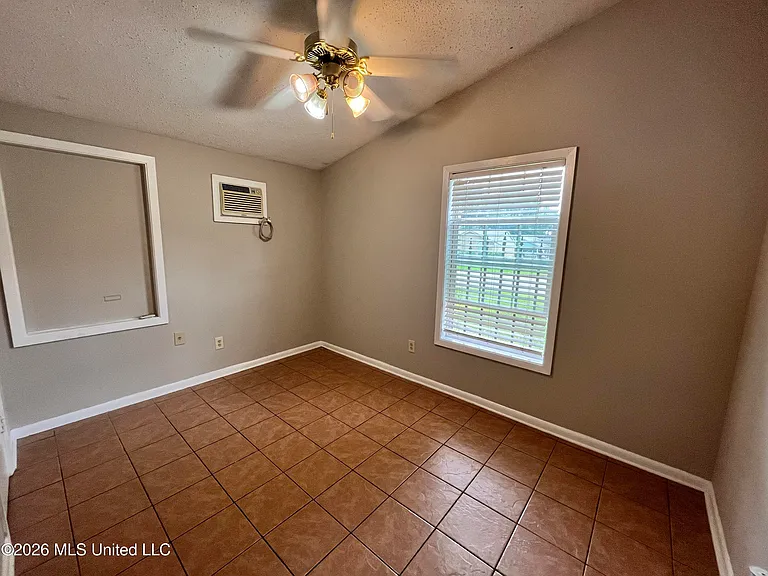 1598 Custer Dr — Photo 17