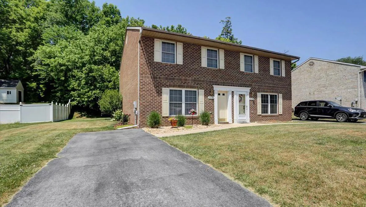 3 bed, 2.5 bath, 1440 sqft, $2,000 — Photo 1