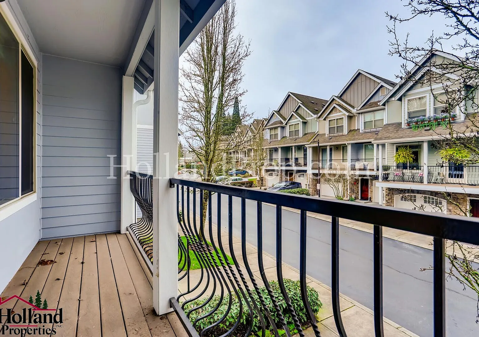 ** Best Price ** Modern Two-Story Home in Hillsboro Move-In Ready! — Photo 4