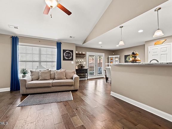 5th image of 3040 Creekbend Ln