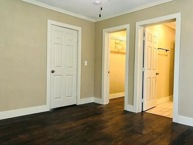414 E Strand St — Photo 15