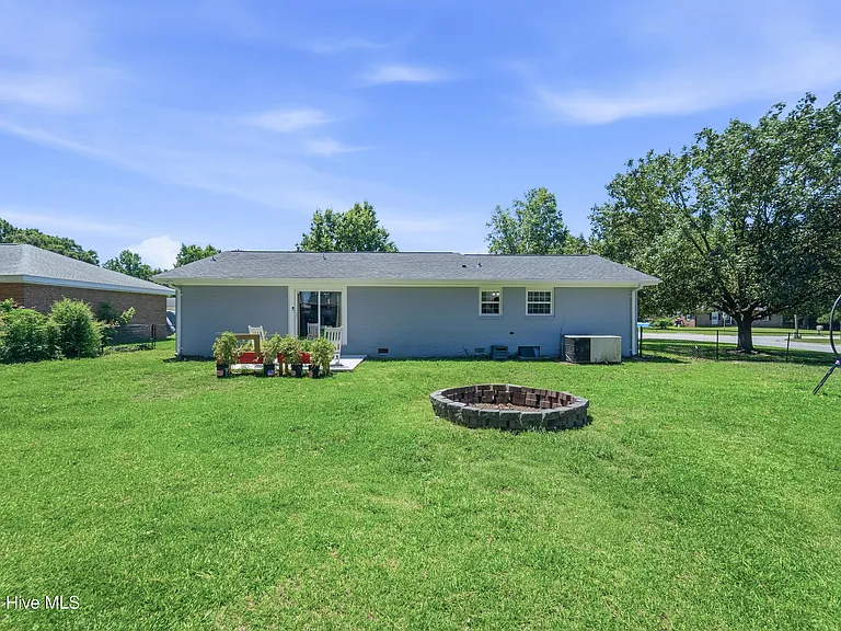 110 Estate Dr — Photo 20