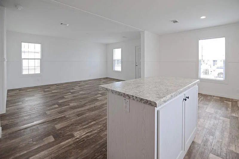 3 bed, 2.0 bath, 1352 sqft, $999 — Photo 4