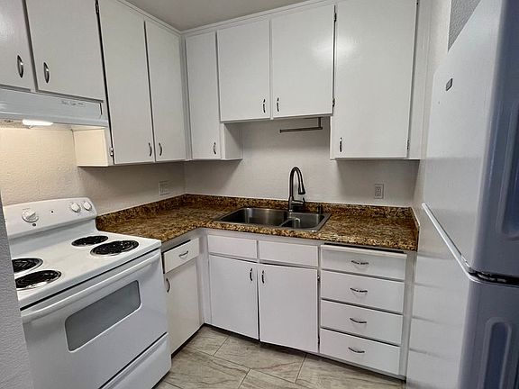 3rd image of 3270 Del Monte Blvd APT 44