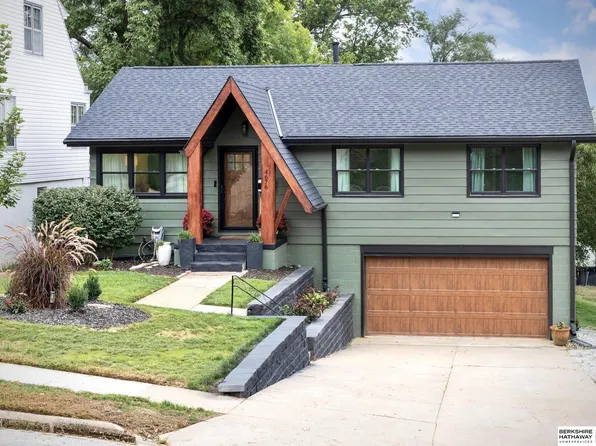 4676 Oak St, Omaha, NE 68106