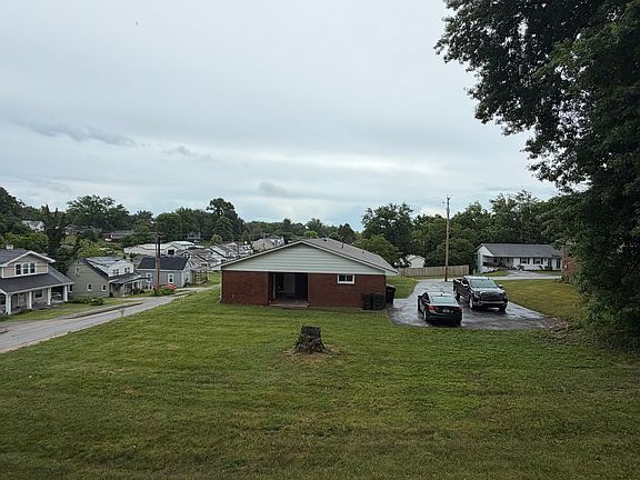 3rd image of 124 Ronameki Dr #B