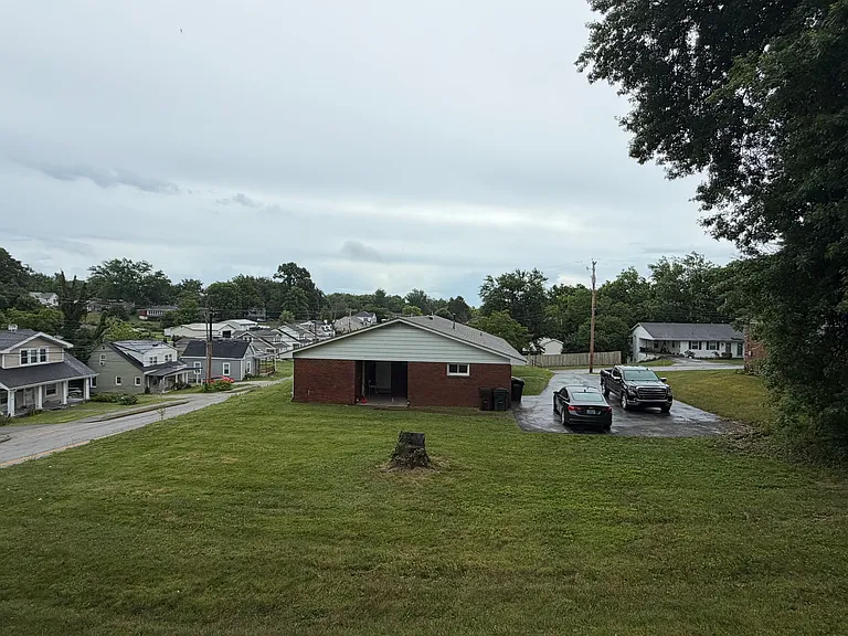 124 Ronameki Dr #B — Photo 3
