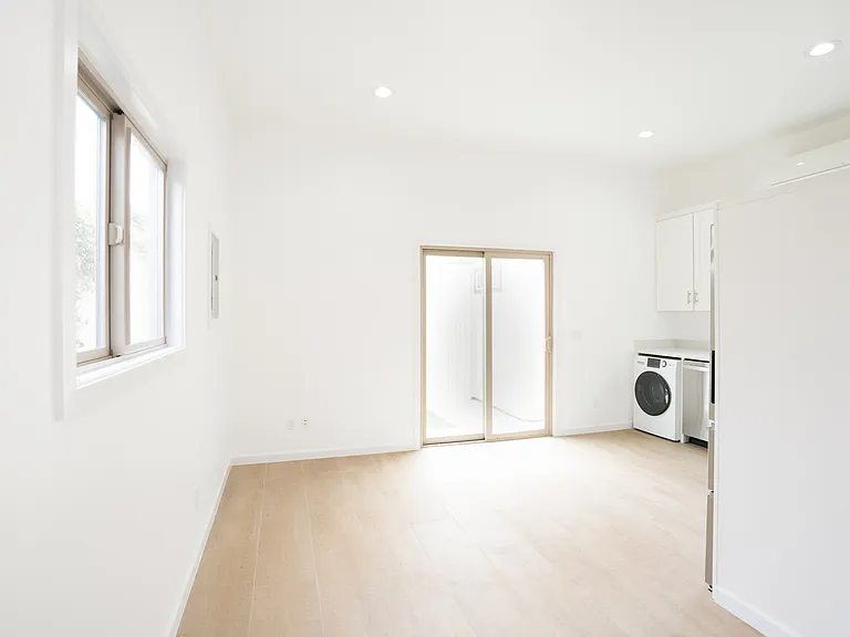 8330 Lilienthal Ave #8334 — Photo 8