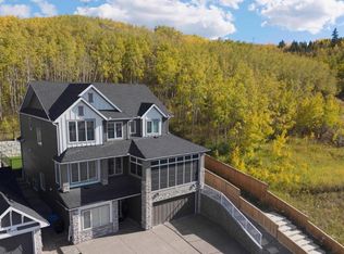 40 W Crestridge Hts SW, Calgary, AB T3B6K6