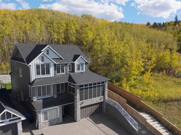 40 W Crestridge Hts SW, Calgary, AB T3B 6K6