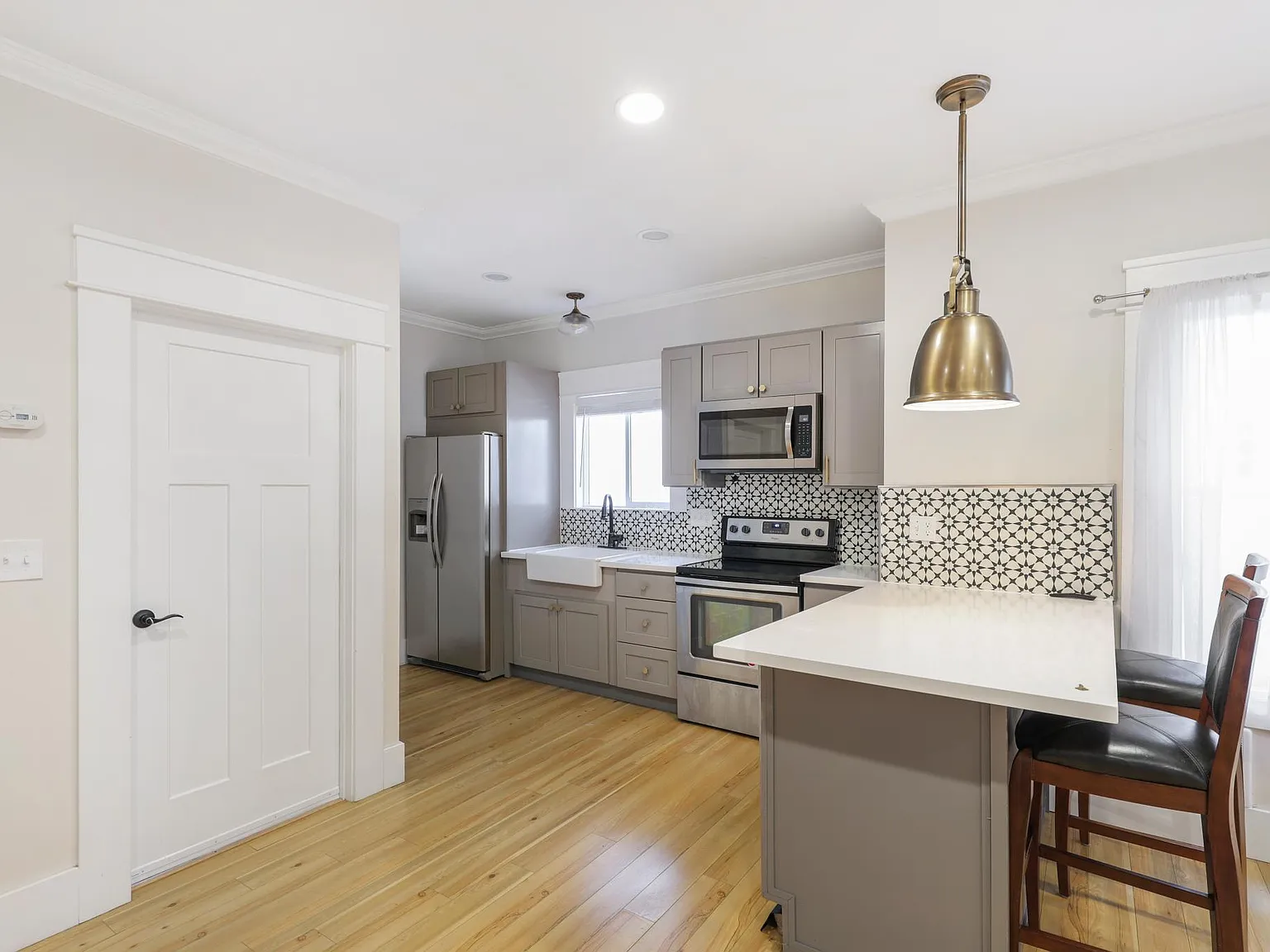 5 bed, 1500 sqft, $7,195 — Photo 4