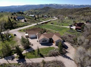 2937 N Evergreen Park Dr, Huntsville, UT 84317