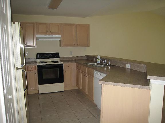 2nd image of 919 Chenault St